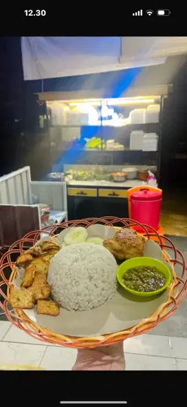 Dibutuhkan karyawati di warung nasi uduk