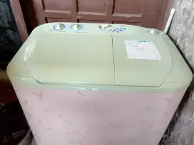 Mesin cuci 2 tabung SANKEN