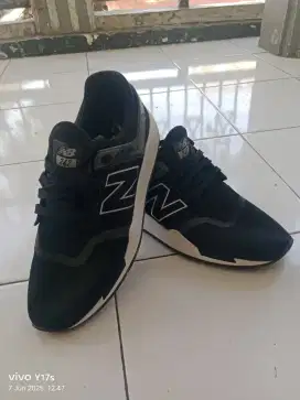 sepatu bekas seperti baru