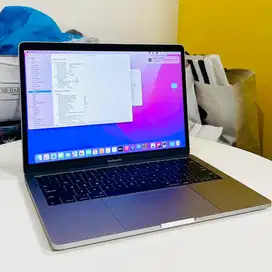 MacBook Pro 13 inch 2017 2 thunderbolt 3 port 8/256GB