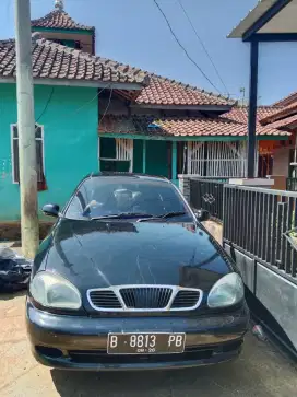 Di jual mobil Daewoo lanos THN 2000 STNK hilan