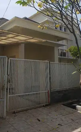 GAYUNGSARI BARAT MINIMALIS TERAWAT SEMI FURNISH