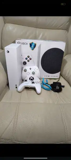 XBOX SERIES S MINT CONDITION 500GB WHITE