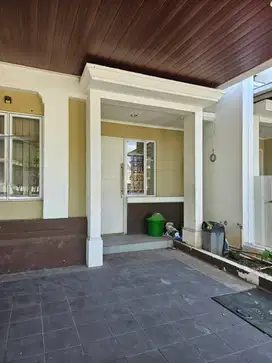 Disewakan Rumah Bagus Cantik di Cluster South Thames JGC,Jakarta Timur