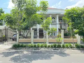 Jual Rumah Mewah Classic Raya Dharmahusada Indah 2lt