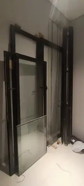 Jendela pintu kaca merk YKK kaca tebal 5mm