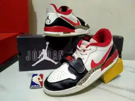Sepatu Basket/Casual Nike Air Jordan Legacy Bulls