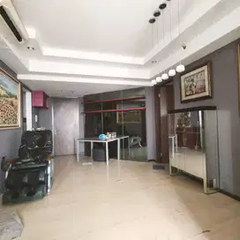Dijual Apartemen Luas di St Moritz Royal Tower, Jakarta Barat