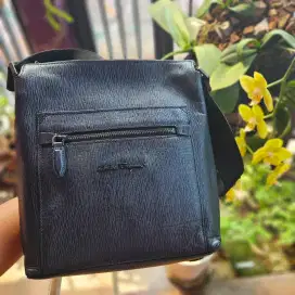 SALVATORE FERRAGAMO - TAS SELEMPANG PRIA