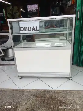 Etalase bekas murah