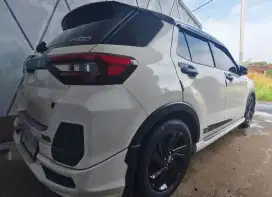Dijual mobil raize matic twotoon (putih atas hitam)