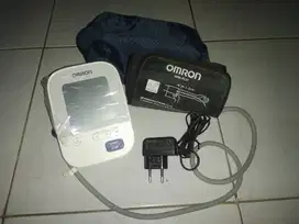 Tensimeter OMRON HEM-7156A beserta Manset OMRON HEM-FL31 & adaptor