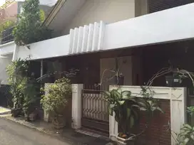 Jual Rumah 4 Kamar di Patal Senayan Jakarta Selatan