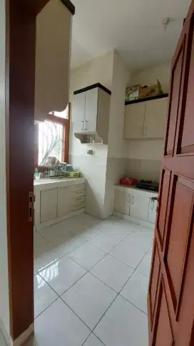 Disewakan Rumah dan Gudang di jl Arteri Soekarno Hatta Pedurungan