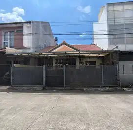 Rumah Kondisi Terawat Nyaman Dihuni di Taman Kopo Indah 2