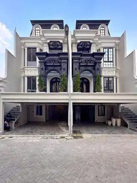 RUMAH BARU MEWAH DALAM TOWNHOUSE DEKAT RAGUNAN DI JAGAKARSA