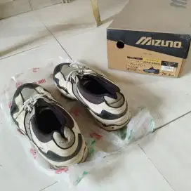 Sepatu Mizuno Bekas