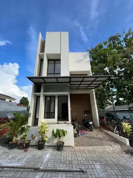 BANGUNAN BARU MINIMALIS 2 LANTAI NEMPEL BINTARO TANGSEL