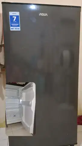 Kulkas 1 pintu AQUA D181 second