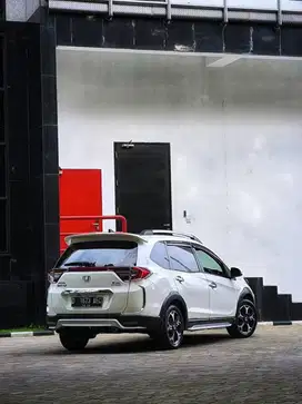 LOW KM // HONDA BR-V E PRESTIGE 1.5 AT 2016 Satu Tangan dari Baru