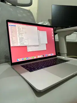 Macbook pro 15 inch core i9 2019