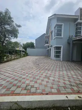 Di Sewakan Rumah 2 LT di Cluster TERESTA METLAND MENTENG Jakarta Timur