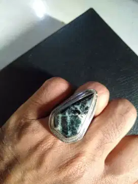 Batu Bacan elektrik