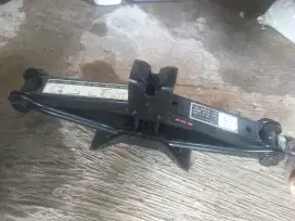 Dongkrak mobil toyota