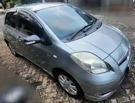 TOYOTA YARIS E AT 2012