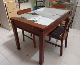 Meja Makan Kayu Mahoni