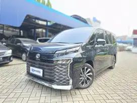 Low KM Toyota Voxy 2.0 Bensin-AT 2022 RKG