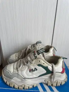 FILA Sneakers Sepatu Putih Hijau Merah