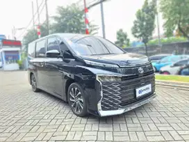 Low KM Toyota Voxy 2.0 Bensin-AT 2022 RKG