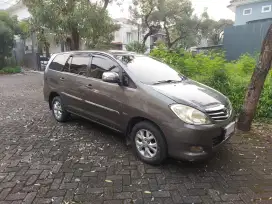 Toyota Innova G Diesel At 2010