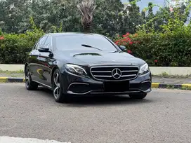 Mercedes Benz E300 Avantgarde Sport Style (W213) AT Hitam 2019/2020