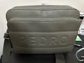 Tas Selempang Pria Merk Pedro Warna Hijau Army