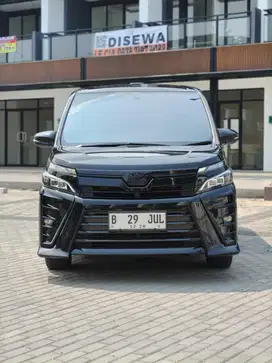 TOYOTA VOXY 2.0 AT 2018 HITAM
