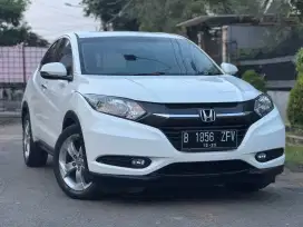 LOW KM! Honda HRV 1.5 E CVT Putih