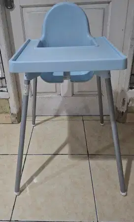 Kursi makan bayi
