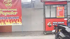 Dicari karyawan laki laki utk jaga booth ayam goreng