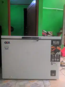 dijual cepat freezer box