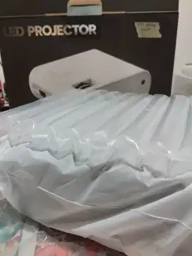 LED PROYEKTOR CHEERLUX C10 terbaru