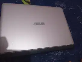 Komputer merek Asus