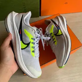 Nike air zoom pegasus 39 running sepatu size 39