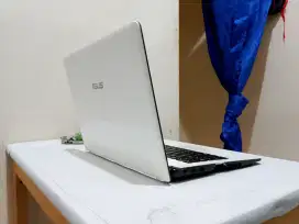 Forsale ASUS X401U RAM 2 GB SSD 128 GB white pearl