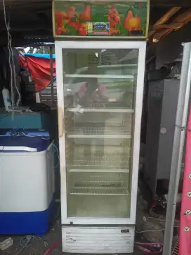 Showcase GEA 5 rak pasir putih sawangan