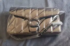 Coach Tabby 26 Metallic Silver dengan Jahitan