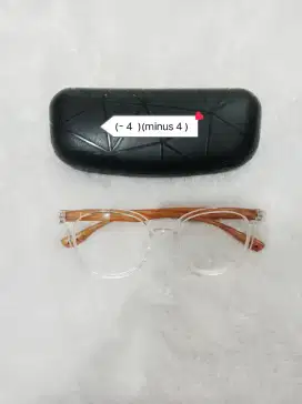 Kacamata ( minus - 4  ) anti radiasi ori Harga 250  pas Cilebut bogor