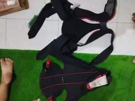 Gendongn bayi depan