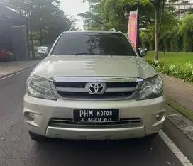 Toyota Fortuner 2.7cc A/T Tahun 2008 warna Silver Metalik istimewa